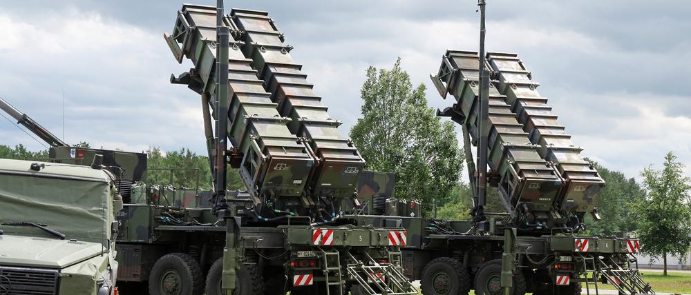 Patriot-Systeme stehen auf einem Truppenübungsplatz der Flugabwehrraketengruppe 21 in Mecklenburg-Vorpommern.
