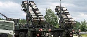 Patriot-Systeme stehen auf einem Truppenübungsplatz der Flugabwehrraketengruppe 21 in Mecklenburg-Vorpommern.