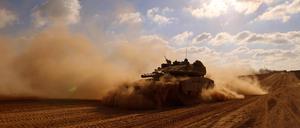 Ein israelischer Panzer an der Grenze zu Ägypten