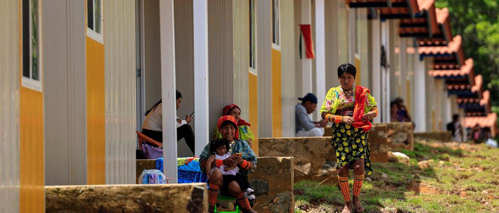 Wegen des steigenden Meeresspiegels haben rund 1200 Indigene in Panama neue Häuser auf dem Festland erhalten.