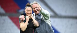 Olympia ist nicht mehr fern. Bis dahin sind Bundestrainer Horst Hrubesch (r.) und die Spielerinnen um Marina Hegering aber noch schwer gefordert.