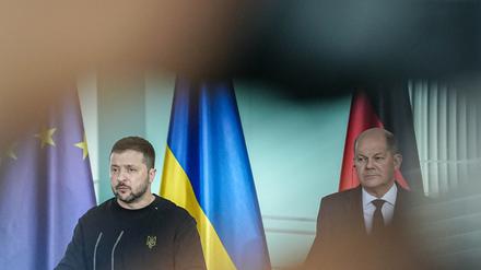 Wolodymyr Selenskyj (links) und Olaf Scholz bei einem Treffen im Februar 2024.