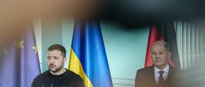 So wie hier im Februar wird Bundeskanzler Olaf Scholz den ukrainischen Präsidenten Wolodymyr Selenskyj gleich mehrfach treffen - erst in Berlin, dann uaf dem G7-Gipfel in Italien, danach in der Schweiz.