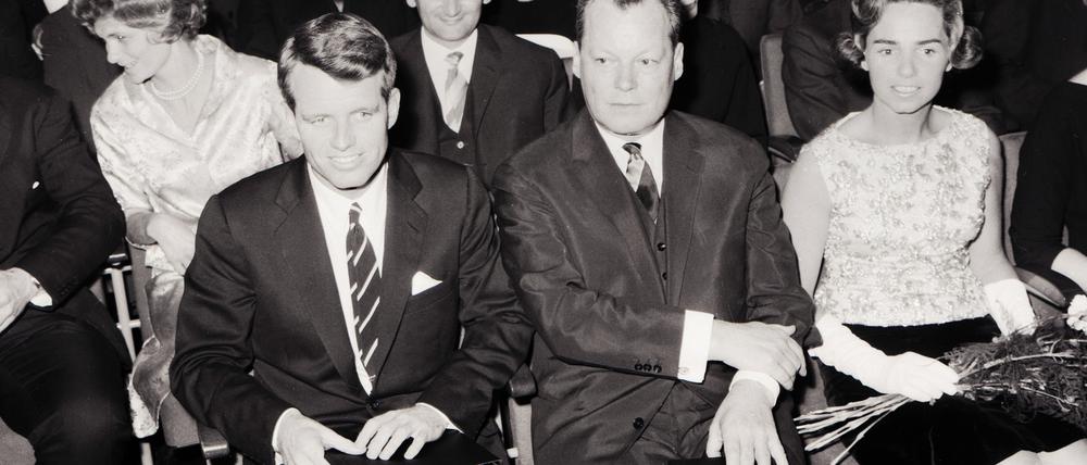 Robert F. Kennedy, Bruder des amerikanischen Präsidenten, sprach 1962 als Gast der Ernst-Reuter-Gesellschaft. 