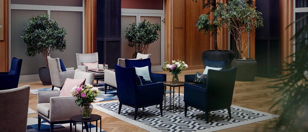 Fast wie im Hotel: der überdachte Lichthof in der Tertianum Residenz Berlin.
