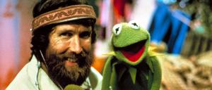 Jim Henson im Jahr 1980 mit seiner berühmtesten Erfindung,  Kermit der Frosch.