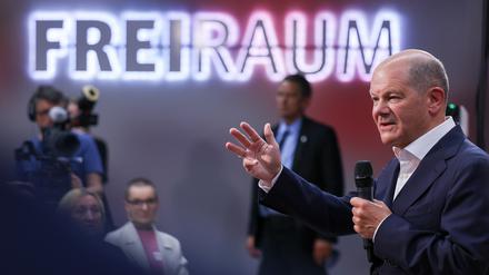 30.05.2024, Thüringen, Erfurt: Bundeskanzler Olaf Scholz (SPD) ist Gast der Thüringer Allgemeinen und spricht mit Leserinnen und Lesern der Zeitung. Foto: Jan Woitas/dpa +++ dpa-Bildfunk +++