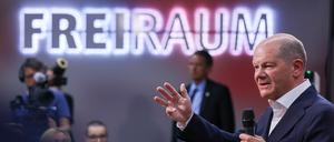30.05.2024, Thüringen, Erfurt: Bundeskanzler Olaf Scholz (SPD) ist Gast der Thüringer Allgemeinen und spricht mit Leserinnen und Lesern der Zeitung. Foto: Jan Woitas/dpa +++ dpa-Bildfunk +++