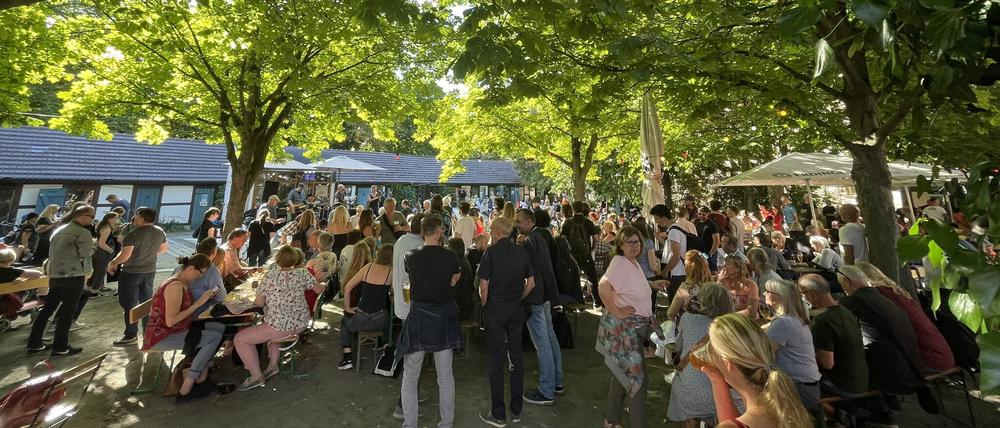 Lutetia Spandau.
Klassiker in der Altstadt: Ob Fete de la Musique, Fußball-EM oder Kulturfeste: Im Lutetia lümmelt Spandau rum.