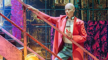  Suzan Boogaerdt in „The Work“ an der Volksbühne.