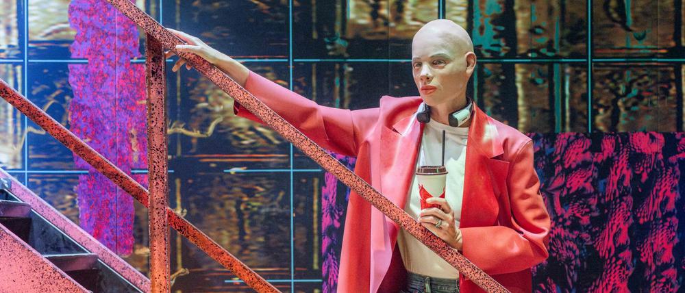  Suzan Boogaerdt in „The Work“ an der Volksbühne.