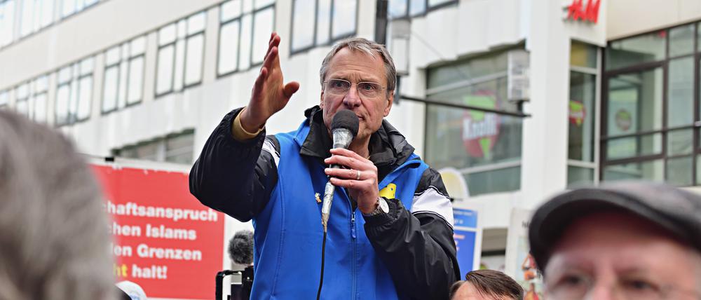 Michael Stürzenberger. Der ehemalige Sprecher der Münchener CSU und islamfeindliche Aktivist Michael Stürzenberger bei einer Kundgebung in Frankfurt am Main. 
