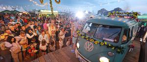 Beim Midsummer Bulli Festival dreht sich alles um den VW-Klassiker.