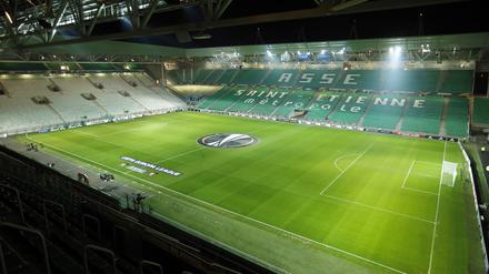 Innenansicht des Stade Geoffroy-Guichard in Saint-Etienne, Frankreich, 10. Dezember 2015.  Frankreich hat Pläne für einen islamistischen Terroranschlag auf ein Fußballspiel im Geoffroy Guichard-Stadion von Saint-Étienne während der Olympischen Spiele in diesem Sommer vereitelt. 