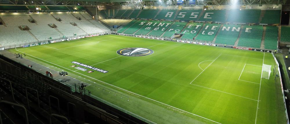 Innenansicht des Stade Geoffroy-Guichard in Saint-Etienne, Frankreich, 10. Dezember 2015.  Frankreich hat Pläne für einen islamistischen Terroranschlag auf ein Fußballspiel im Geoffroy Guichard-Stadion von Saint-Étienne während der Olympischen Spiele in diesem Sommer vereitelt. 