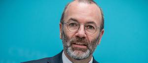 Manfred Weber, Vorsitzender der EVP Fraktion im Europaparlament, spricht im März nach der gemeinsamen Sitzung der Präsidien von CDU und CSU (Archivbild).