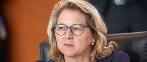 Svenja Schulze (SPD), Bundesministerin für wirtschaftliche Zusammenarbeit und Entwicklung wartet auf den Beginn der Sitzung des Bundeskabinetts im Bundeskanzleramt (Archivbild).