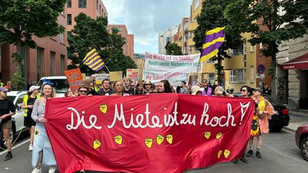 Die Demonstrierenden fordern eine radikale Wende in der Mietenpolitik.