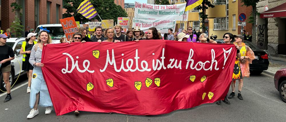 Die Demonstrierenden fordern eine radikale Wende in der Mietenpolitik.