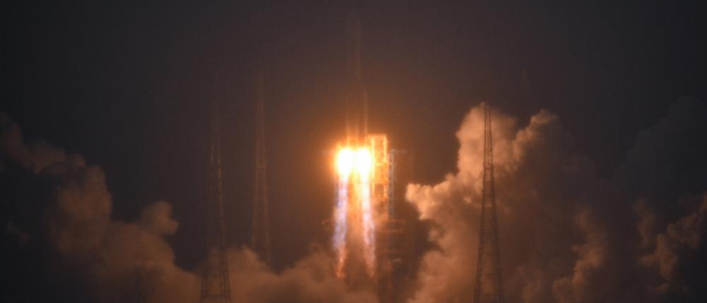 Eine Rakete vom Typ «Langer Marsch-5 Y8» mit dem Raumschiff «Chang’e 6» an Bord startet am 3. Mai auf dem Weltraumbahnhof Wenchang. Am Sonntag ist die Landung auf der erdabgewandten Mondseite geglückt.