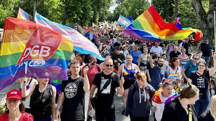 Mehr Vielfalt zeigen. Der CSD-Umzug im brandenburgischen Rheinsberg