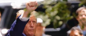 Der ehemalige US-Präsident und republikanische Präsidentschaftskandidat Donald Trump verlässt am 31. Mai 2024 den Trump Tower in New York City.