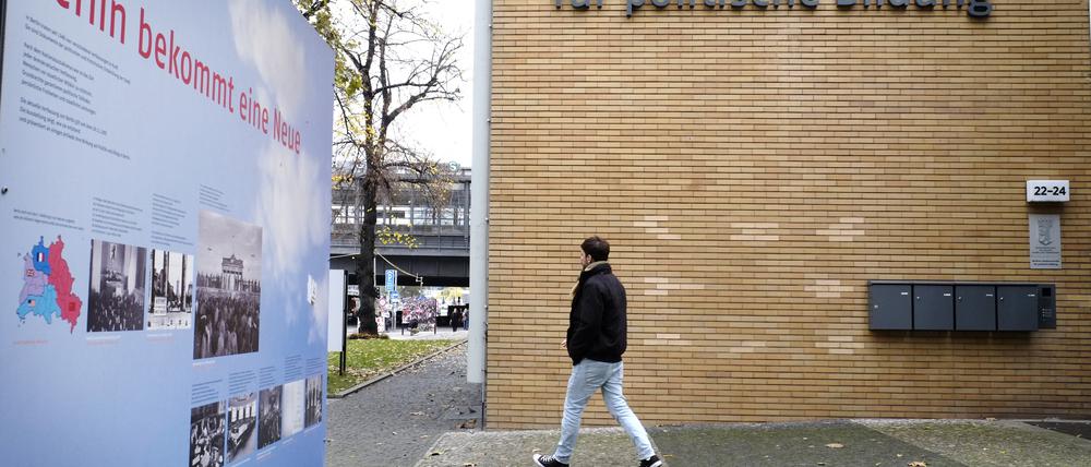 Die Landeszentrale für politische Bildung im Amerikahaus an der Hardenbergstraße in Charlottenburg.