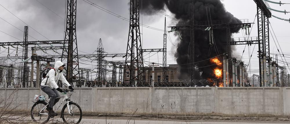 Ein Großteil der ukrainischen Energie-Infrastruktur fällt durch die russischen Angriffe mittlerweile aus.