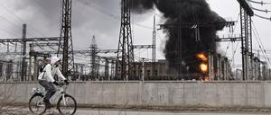 Ein Großteil der ukrainischen Energie-Infrastruktur fällt durch die russischen Angriffe mittlerweile aus.