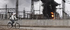 Ein Großteil der ukrainischen Energie-Infrastruktur fällt durch die russischen Angriffe mittlerweile aus.