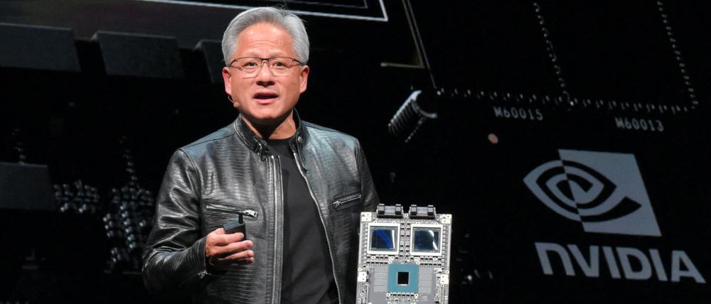 Jensen Huang, CEO von Nvidia, präsentiert ein Produkt auf der Computex 2024 in Taipeh.