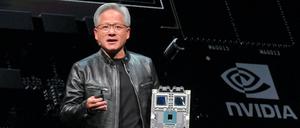 Jensen Huang, CEO von Nvidia, präsentiert ein Produkt auf der Computex 2024 in Taipeh.
