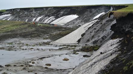 Die Klippen von Herschel Island vor Alaska verlieren wegen des Tauwetters ihren Halt und erodieren.