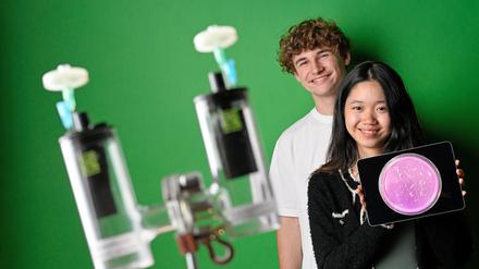 Holten den Bundessieg in Biologie: Tina Thao-Nhi Schatz und Anthony Eliot Stryker vom Berliner Herder-Gymnasium.
