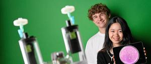 Holten den Bundessieg in Biologie: Tina Thao-Nhi Schatz und Anthony Eliot Stryker vom Berliner Herder-Gymnasium.
