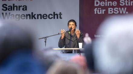 Sahra Wagenknecht spricht bei einer Wahlkampfveranstaltung vom Bündnis Sahra Wagenknecht (BSW) zur Europawahl auf dem Chlodwigplatz. 