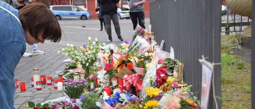Blumen und Kerzen am Tatort in Mannheim. Ein Afghane hatte in der Innenstadt fünf Männer verletzt und einen Polizisten getötet.