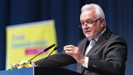 Wolfgang Kubicki (FDP), stellvertretender Bundesvorsitzender seiner Partei, spricht beim Landesparteitag der FDP Schleswig-Holstein