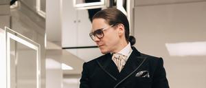 „Von diesem Hunger nach Inspiration, mit dem er durchs Leben gegangen ist, kann ich mir sicherlich ein Scheibchen abschneiden“: Daniel Brühl als Karl Lagerfeld.