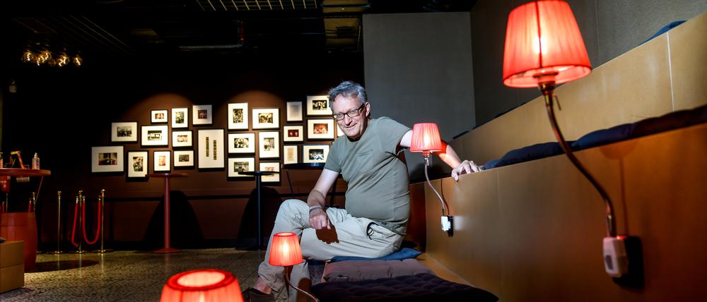 Frank Lüdecke in seinem Kabarett-Theater „Die Stachelschweine“. 