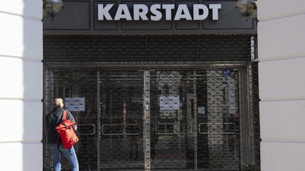 Was macht die Schließung mehrerer Galeria-Filialen mit den lokalen Zentren in den Berliner Ortsteilen?