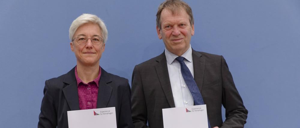 Expertenrat für Klimafragen stellt sein Sondergutachten zur Prüfung der Treibhausgas-Projektionsdaten 2024 vor (links die stellvertretende Vorsitzende Brigitte Knopf, rechts Hans-Martin Henning, Vorsitzender des ERK). 