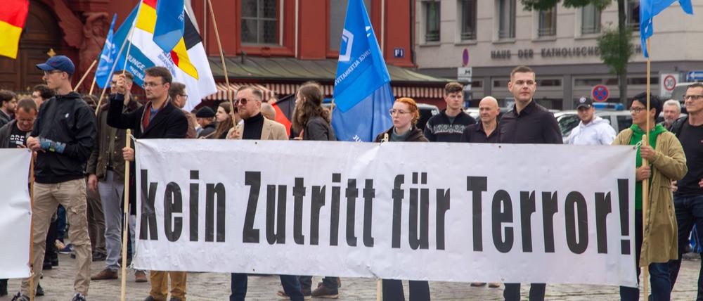 Eine Mahnwache der „Jungen Alternative“ in Mannheim.