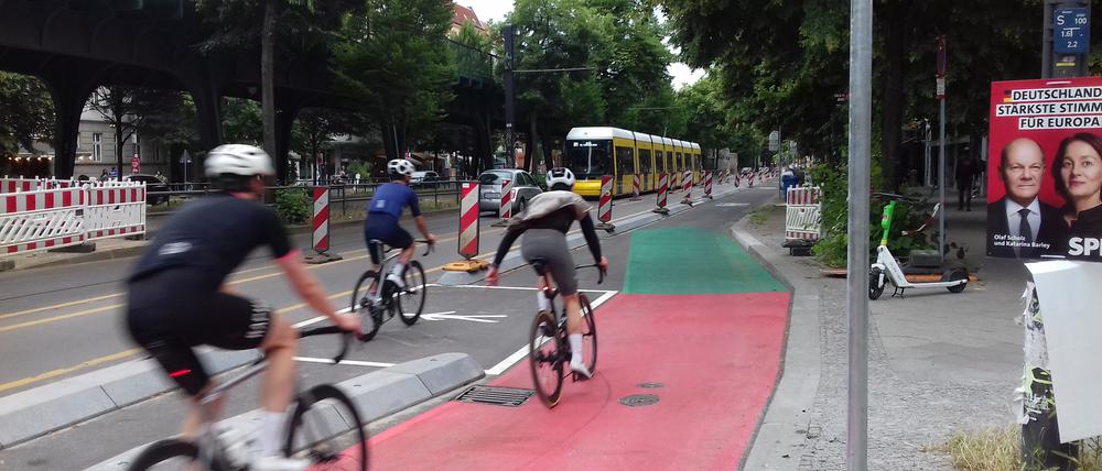 Der Radstreifen auf der Schönhauser Allee.