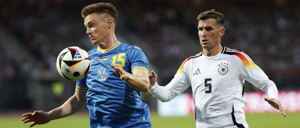 Pascal Gross (r.), hier im Duell mit Viktor Zyhankow, vertrat bei den Deutschen Spielmacher Toni Kroos im Mittelfeld.