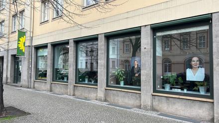 ARCHIV - 21.02.2024, Brandenburg, Potsdam: Das Wahlkreisbüro von Annalena Baerbock (Bündnis 90/Die Grünen) in Potsdam wurde vor Kurzem beschmiert.
