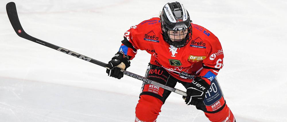 Die Eishockey-Nationalspielerin Franziska Feldmeier, hier im Einsatz für das Team aus Memmingen, wechselt zu den Eisbären Berlin.