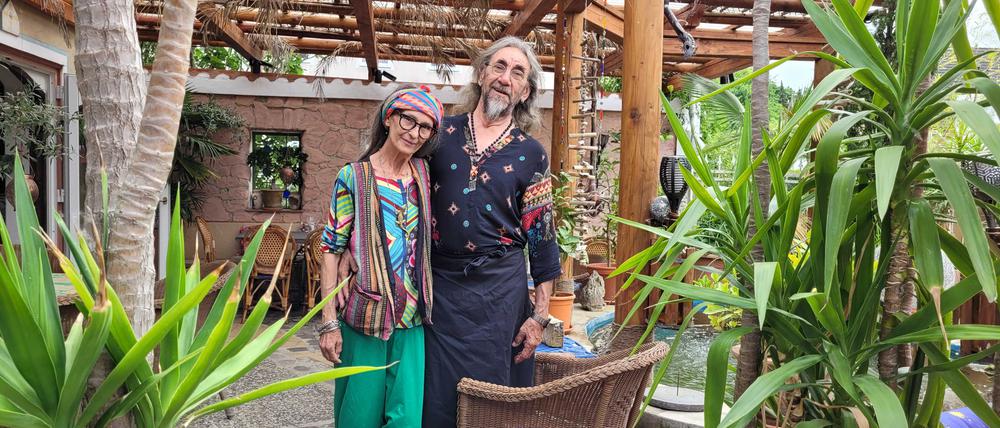 Spanien in Altglienicke. Das Gastronomen-Ehepaar Sabine Seekamp-Herrmann, 66, und Ramon Herrmann, 68, suchen Nachfolger, die ihre „Geco Tapas Bar“ in Treptow-Köpenick so erhalten, wie sie ist.