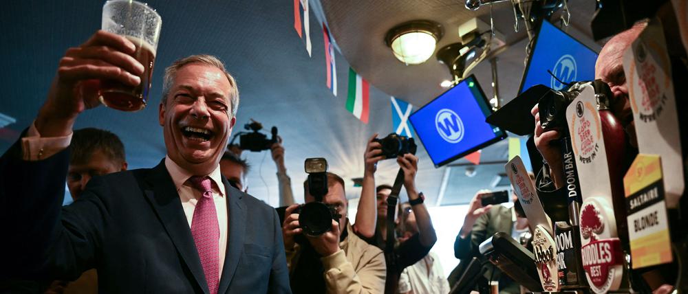 In Feierstimmung: Brexit-Populist Nigel Farage will am 4. Juli ins britische Unterhaus gewählt werden.
