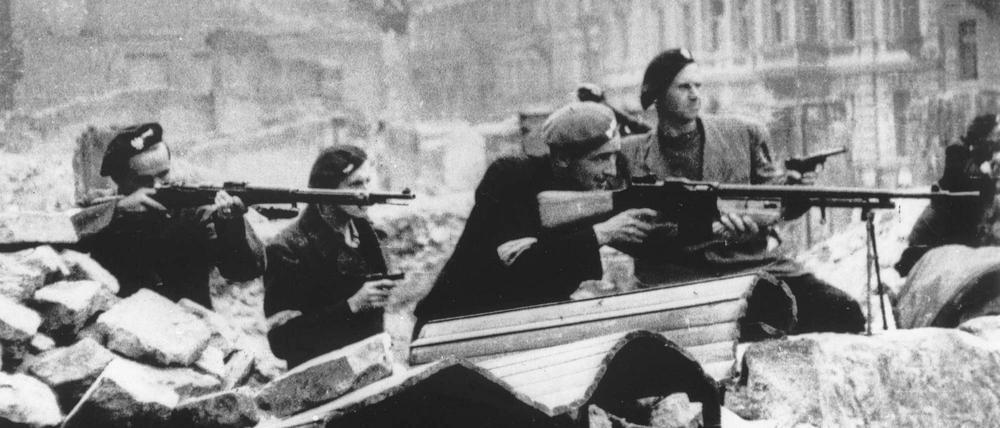 Die polnische Widerstandsarmee kämpft, um Warschau von den Nazis zu befreien. 